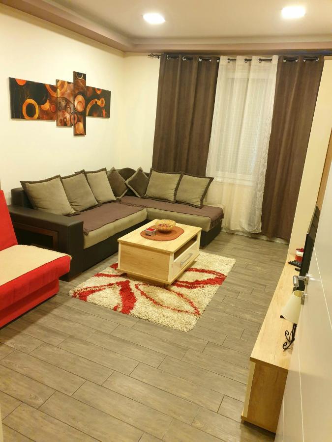 Ceca Apartman Ni Eksteriør billede