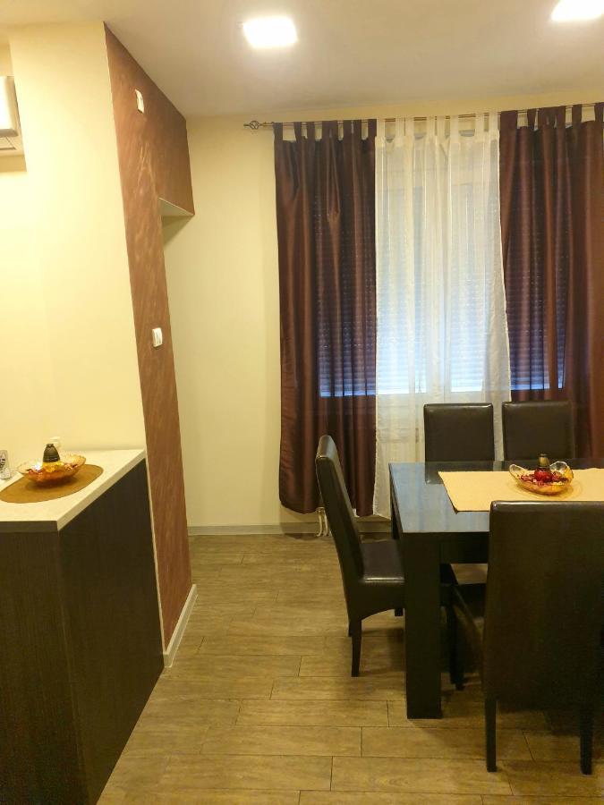 Ceca Apartman Ni Eksteriør billede