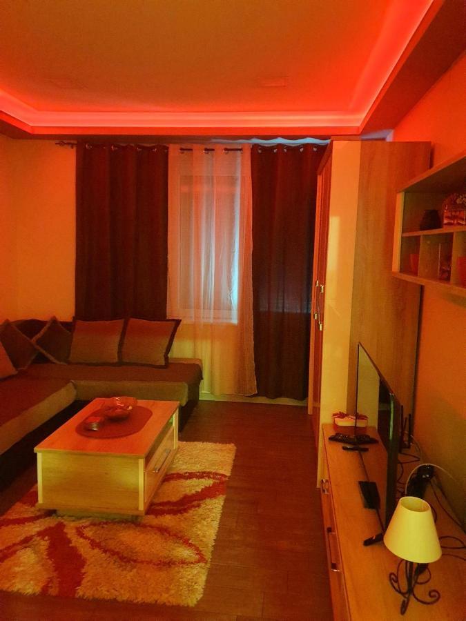 Ceca Apartman Ni Eksteriør billede