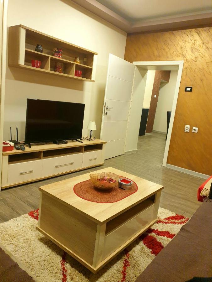 Ceca Apartman Ni Eksteriør billede