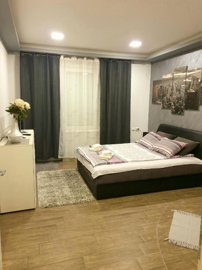 Ceca Apartman Ni Eksteriør billede