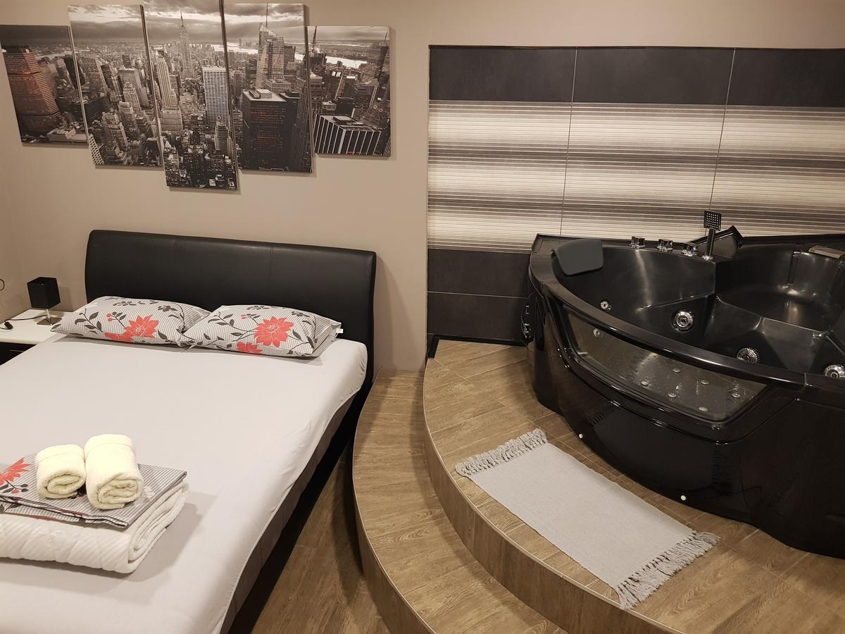 Ceca Apartman Ni Eksteriør billede
