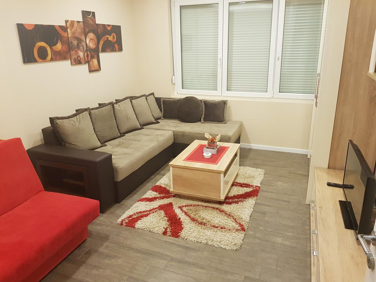 Ceca Apartman Ni Eksteriør billede