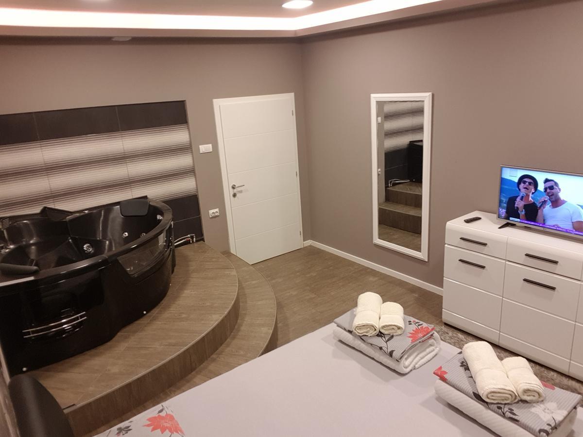Ceca Apartman Ni Eksteriør billede
