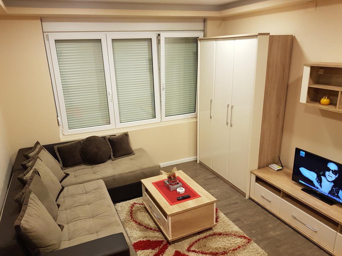 Ceca Apartman Ni Eksteriør billede