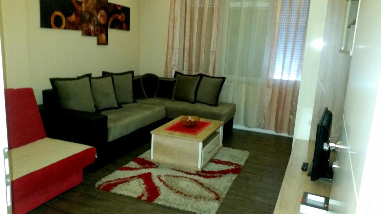 Ceca Apartman Ni Eksteriør billede