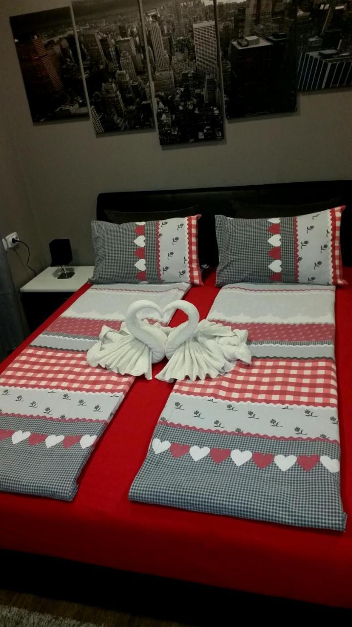 Ceca Apartman Ni Eksteriør billede