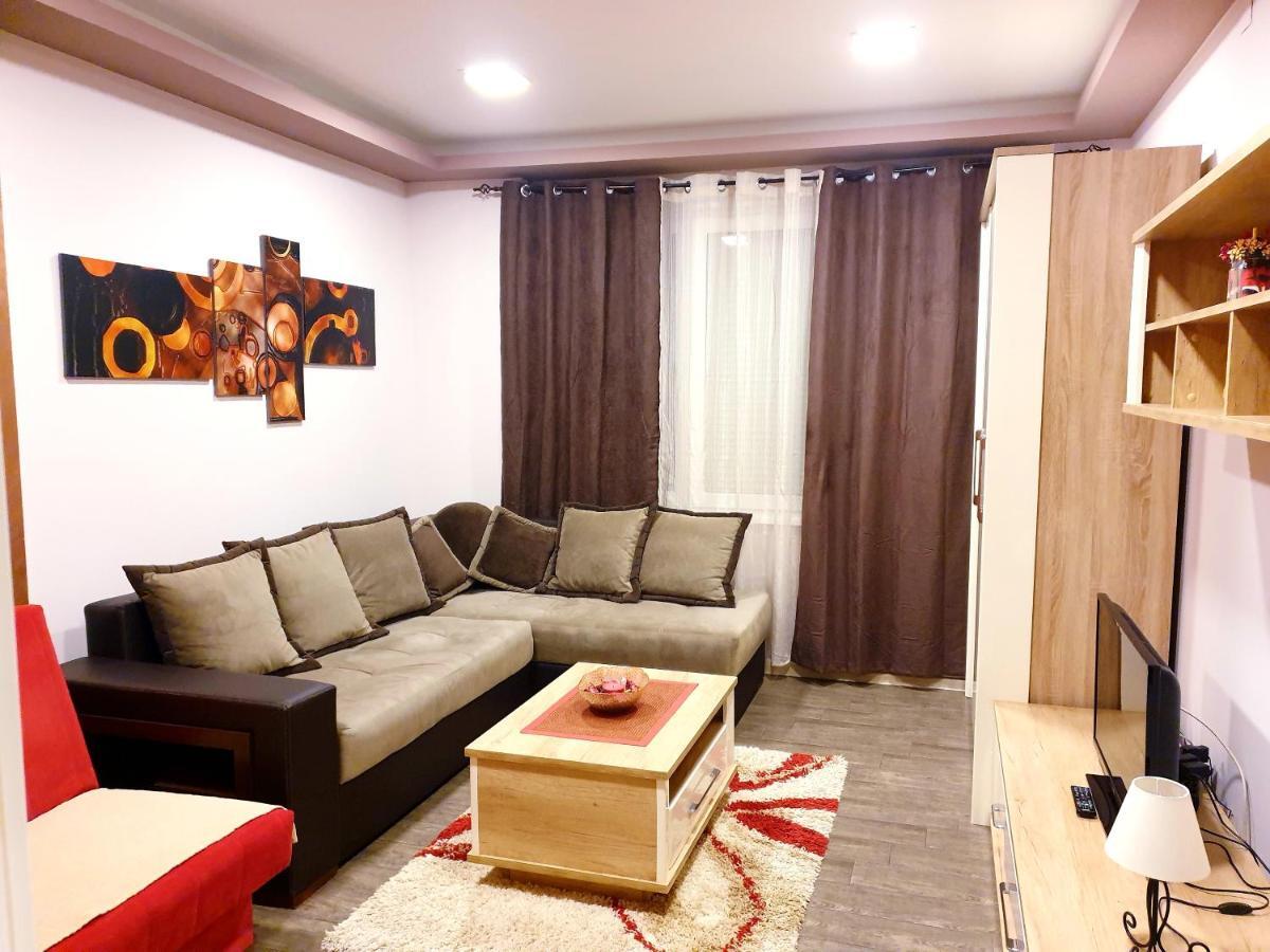 Ceca Apartman Ni Eksteriør billede